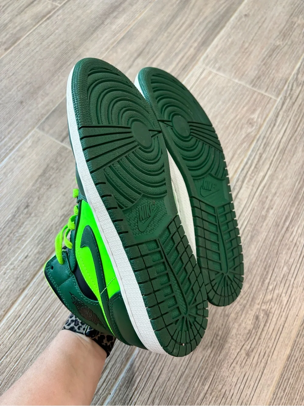 Jordan 1 Mid George Green Black Mens Athletic Hulk Sneaker Size 8